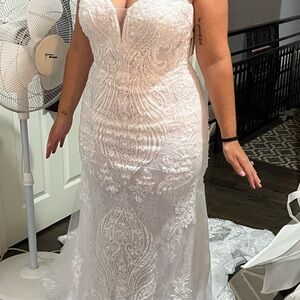 Elegant White Lace Wedding Dress